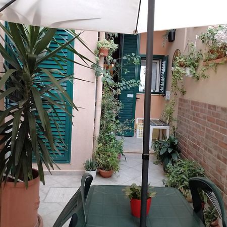 Ferienwohnung Il Piccolo Eden - Private Garden Livorno Exterior foto