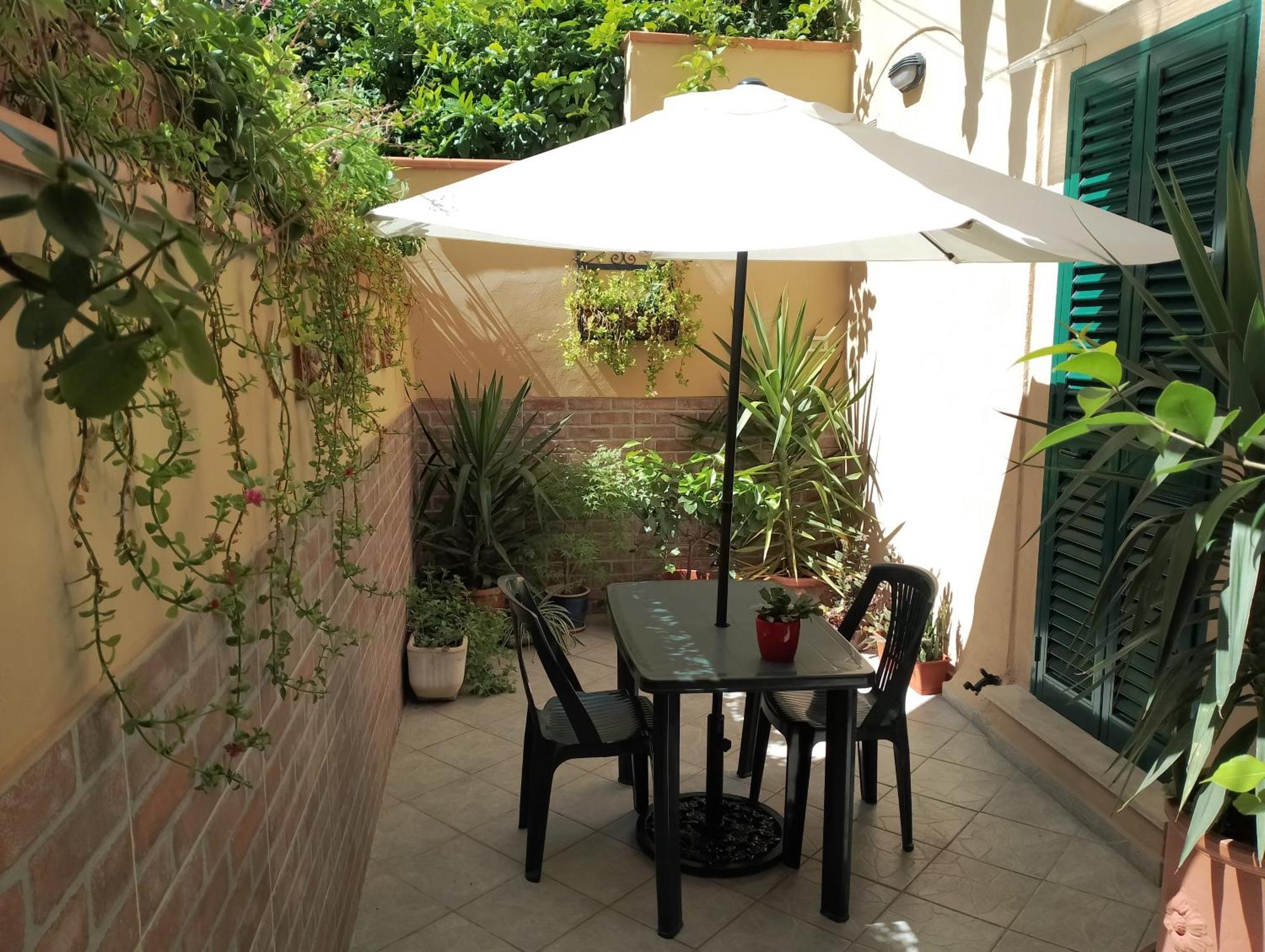 Ferienwohnung Il Piccolo Eden - Private Garden Livorno Exterior foto